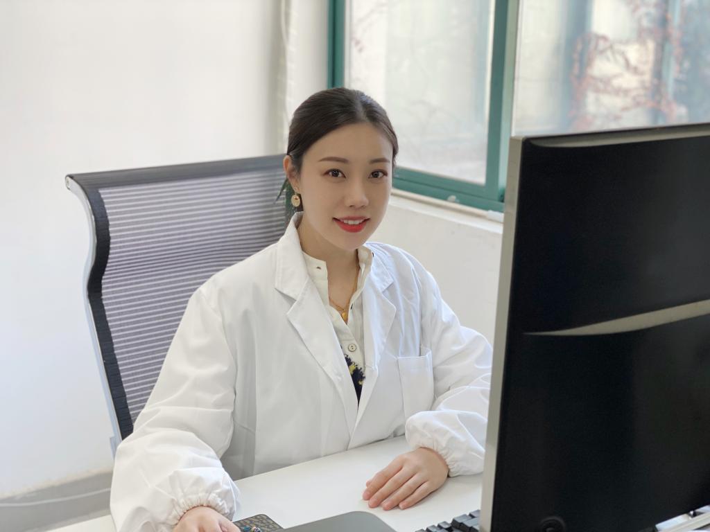 李嘉玲(刘嘉玲当年仓库的图片)